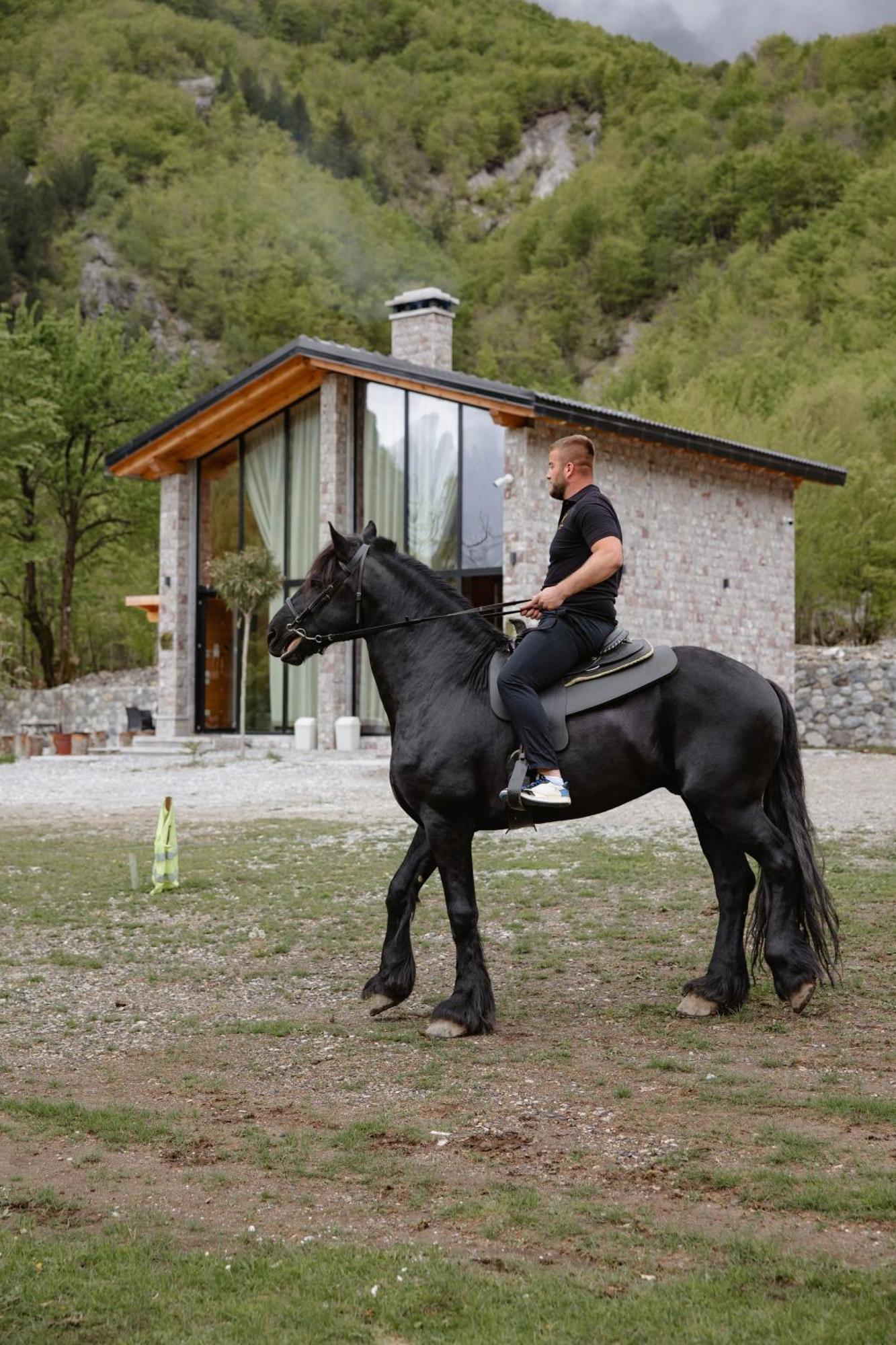 Villa Ujevara E Vogel Theth Buitenkant foto